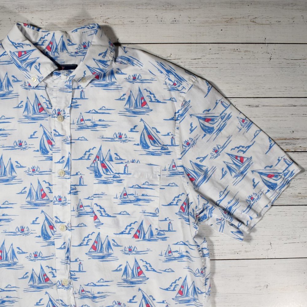 Vineyard Vines Short Sleeve Murray Shirt - White with Blue Sailboats - Medium
